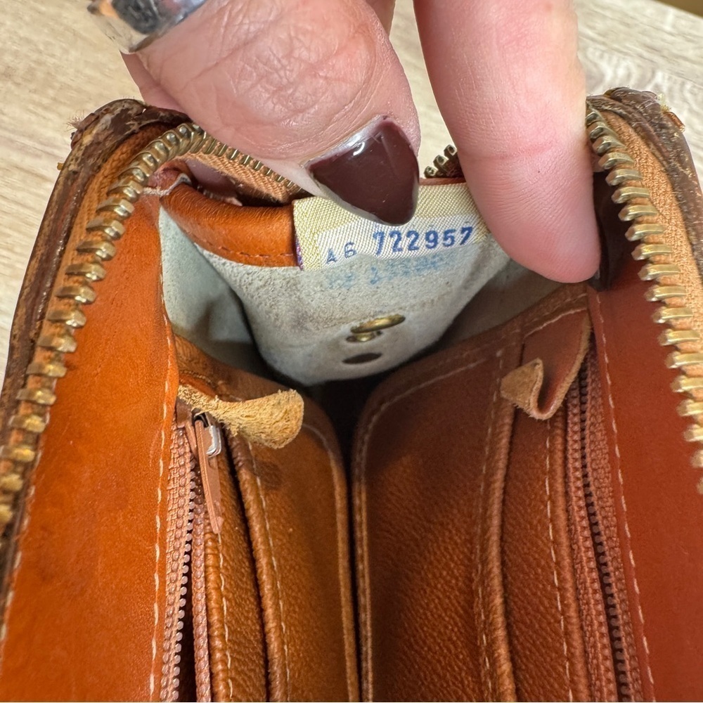 Dooney & Bourke Cream and Tan Leather Bag Vintage - Picture 13 of 15
